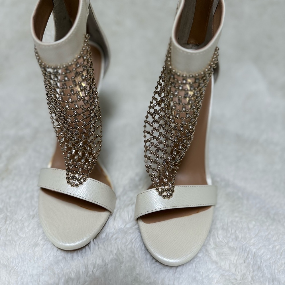 New Thalia Sodi Cream with Gold Chain Heels